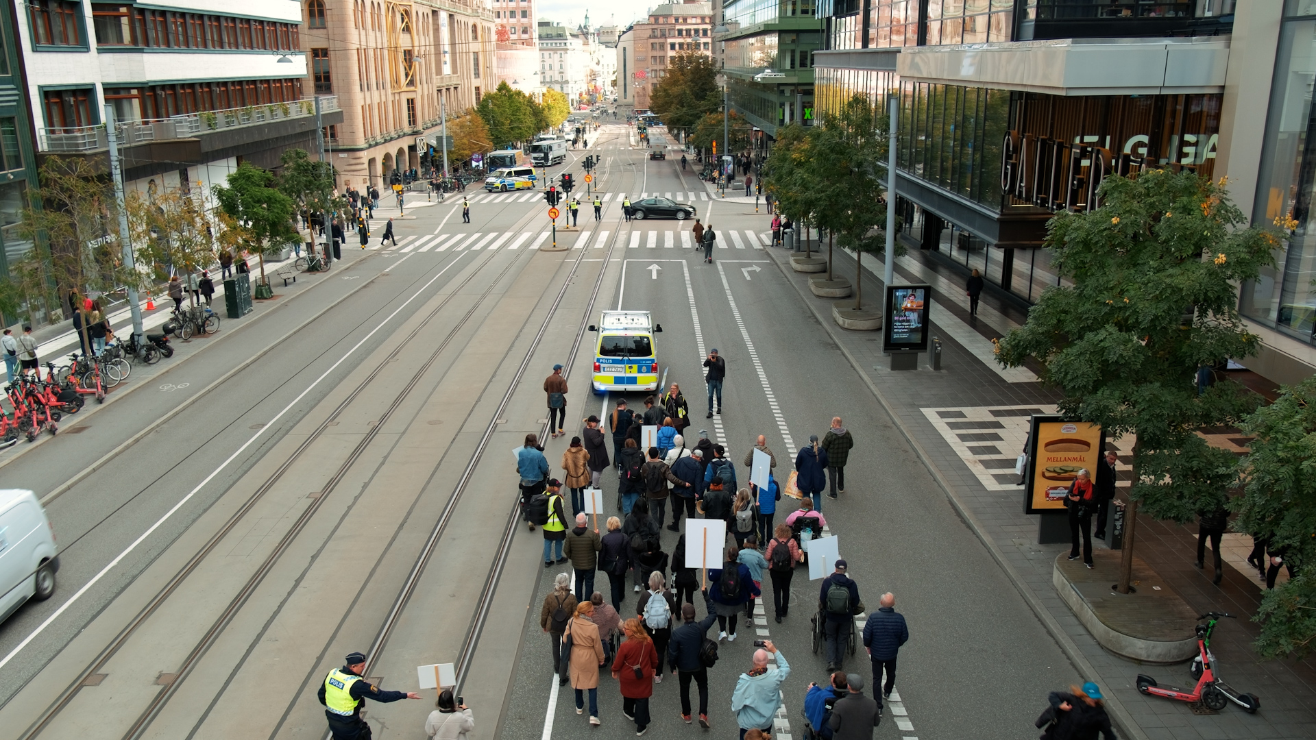 Gemensam marschera mot Mynttorget
